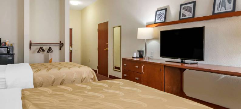 泽弗希尔斯-戴德城凯艺酒店(Quality Inn Zephyrhills-Dade City)图片