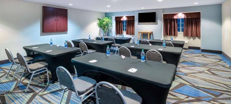 北哥伦布温德姆麦客达套房酒店(Microtel Inn & Suites by Wyndham Columbus North)图片