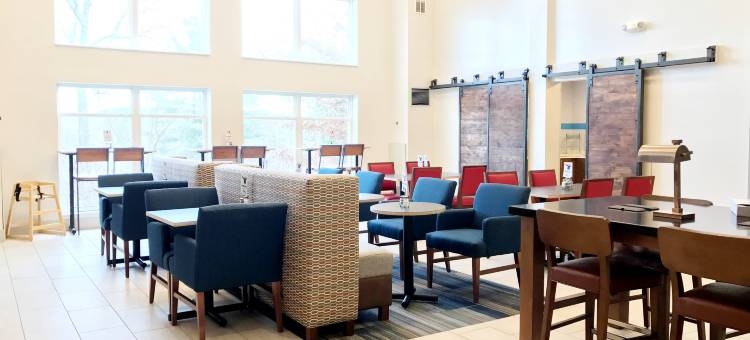 智选假日套房酒店怀特河路口(Holiday Inn Express & Suites WHITE RIVER JUNCTION by IHG)图片