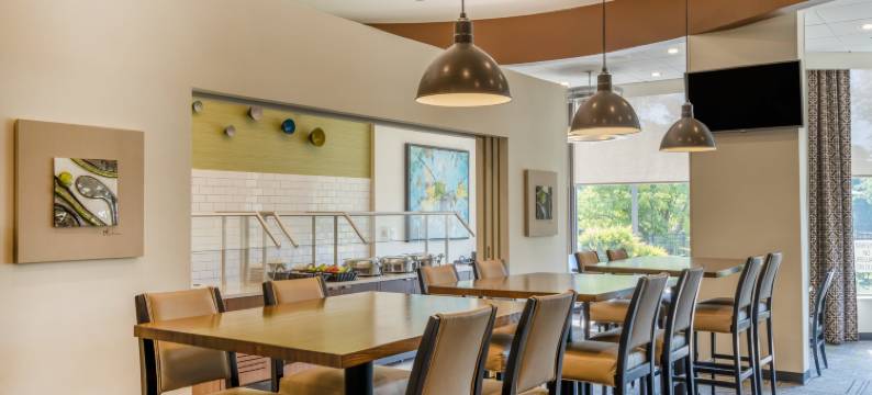 格林斯伯勒体育馆假日酒店(Holiday Inn GREENSBORO COLISEUM by IHG)图片