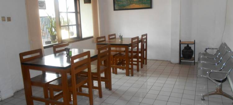 鲁玛伊斯兰及科兰雷南布根维尔旅馆(Rumah Syariah & Kolam Renang Bugenville Guesthouse)图片