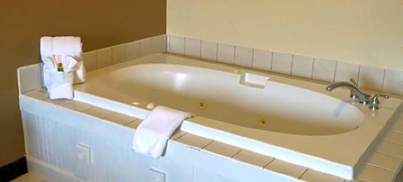 劳伦斯堡呗盟套房酒店(Baymont by Wyndham Lawrenceburg)图片