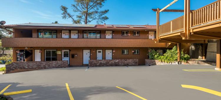 卡梅尔奥克斯凯隆精选酒店(Clarion Collection Carmel Oaks Inn)图片