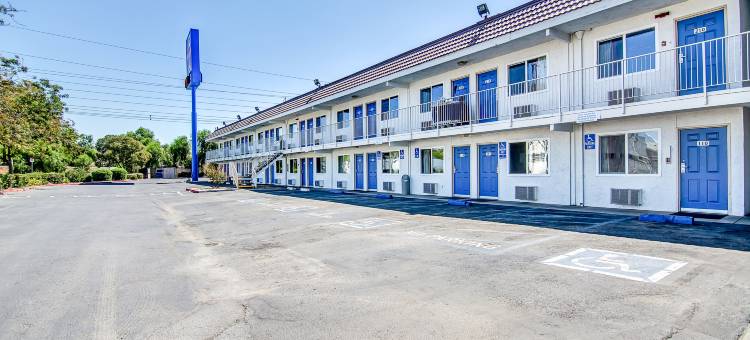 斯托克顿宪章路西6号汽车旅馆(Motel 6 Stockton, CA - Charter Way West)图片