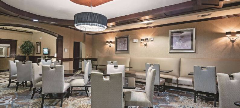 DFW机场西尤里斯拉昆塔温德姆套房酒店(La Quinta Inn & Suites by Wyndham DFW Airport West - Euless)图片