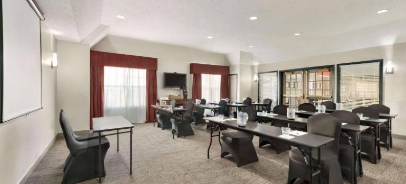 堪萨斯城西村丽怡酒店(Country Inn & Suites by Radisson, Kansas City at Village West, KS)图片