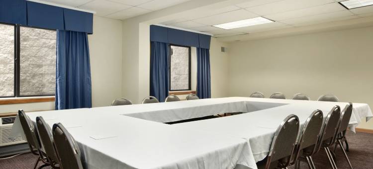 沃基肖温德姆呗盟酒店(Baymont by Wyndham Waukesha)图片