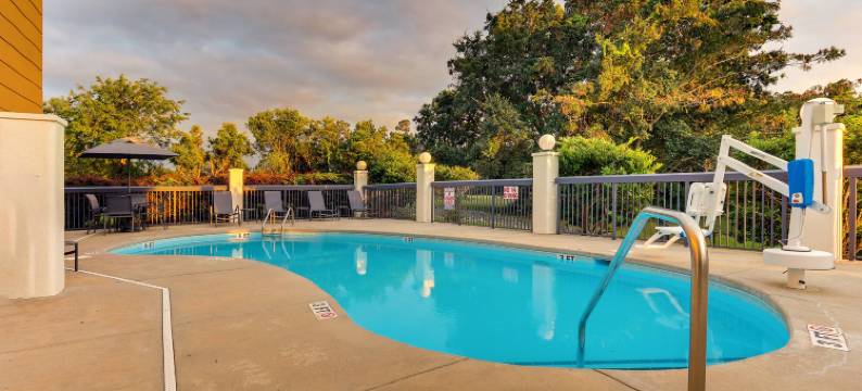 绍斯波特万枫酒店及套房(Fairfield Inn & Suites Southport)图片