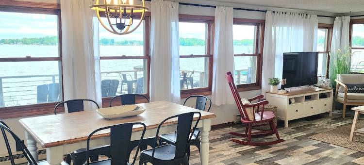 Charming Lakefront Cottage on Coldwater Lake图片