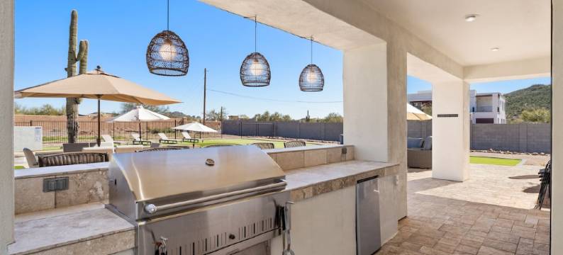 1+ Acre 5 Bedroom Desert Oasis with Pool and Mountain Views!图片