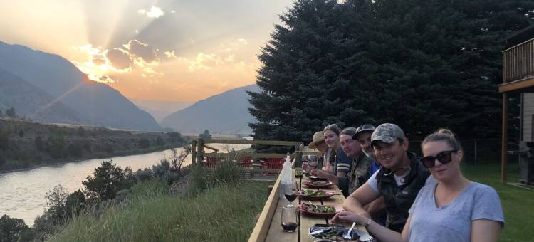 黄石河景公寓，历史牧场距黄石公园10分钟(Yellowstone River View Condos, 10 min to Yellowstone Park on Historic Ranch)图片