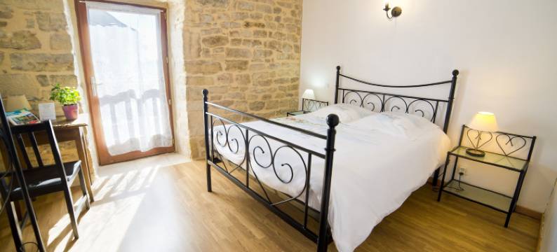 多曼斯和喷泉民宿(Chambres d'hôtes Entre Dolmens et Fontaines)图片