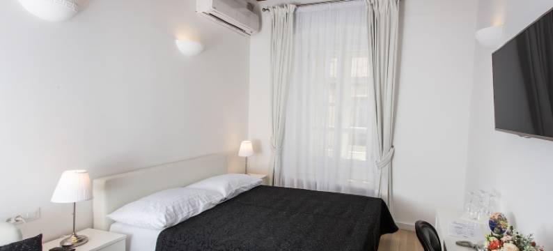 克拉里萨宫客房酒店(Rooms Klarisa Palace)图片