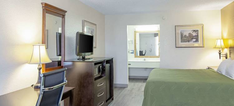 利夫奥克 I-10 283 号出口凯艺套房酒店(Quality Inn & Suites Live Oak I-10 Exit 283)图片