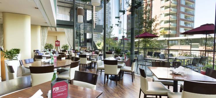 顶峰温哥华港湾滨水酒店(Pinnacle Hotel Vancouver Harbourfront)图片