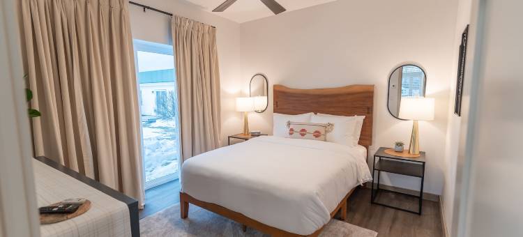 克罗妮套房酒店(Colony Suites)图片