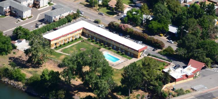 雷德布拉夫雷丁以南Travelodge by Wyndham酒店(Travelodge by Wyndham Red Bluff South of Redding)图片