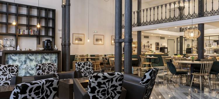 佩蒂特宫雷纳广场酒店(Petit Palace Plaza de la Reina)图片