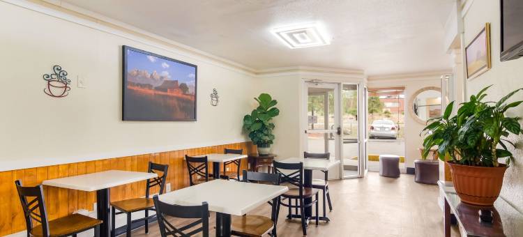 格里利罗德威酒店(Rodeway Inn Greeley)图片