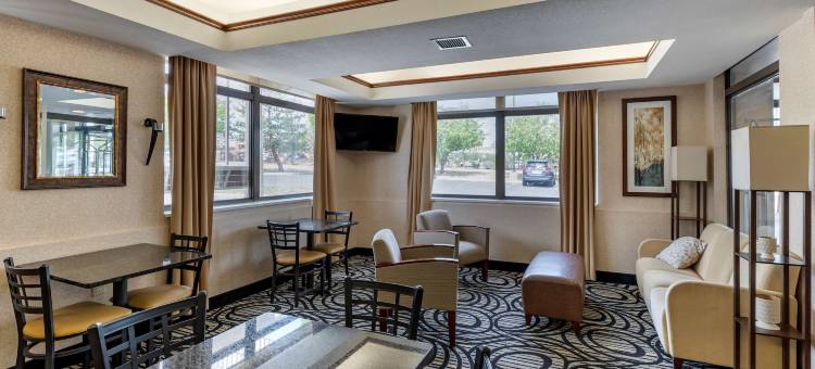 路易斯维尔贝斯特韦斯特优质套房酒店(Best Western Plus Louisville Inn  Suites)图片