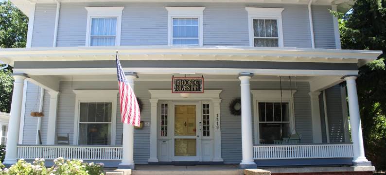 路肯恩格拉斯宾馆(Looking Glass Inn)图片