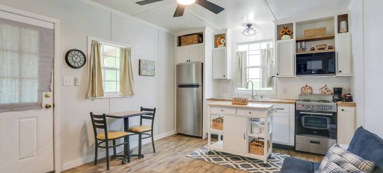 靠近公园和湖泊：宠物友好温妮小屋(Near Parks & Lakes: Pet-Friendly Winnie Cottage)图片