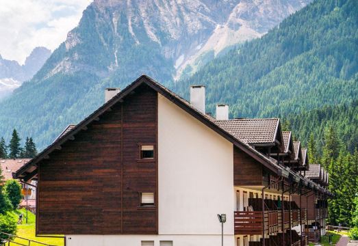 Residence Contrin Hotel Overview