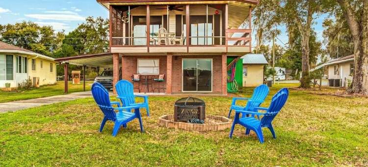 湖边隐居处(Lakeside Retreat CampFire)图片