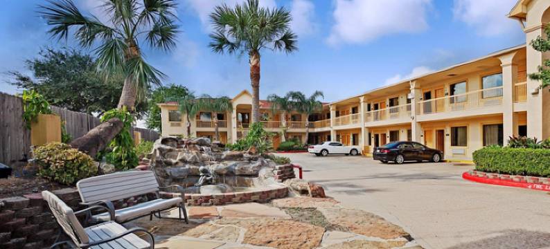 休斯顿霍比机场南速8酒店(Super 8 by Wyndham Houston Hobby Airport South)图片