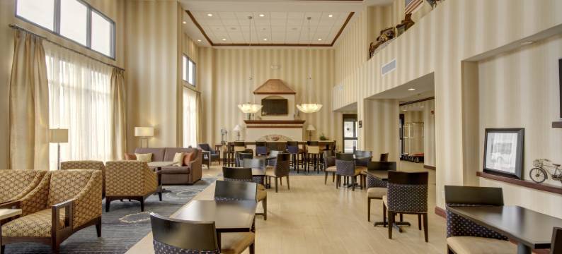 亚历山德里亚希尔顿欢朋旅馆及套房酒店(Hampton Inn & Suites Alexandria)图片