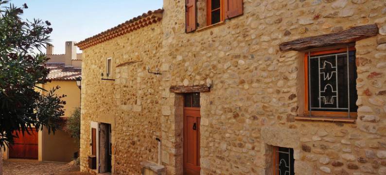 Scenic Village Home with Lake Panorama图片