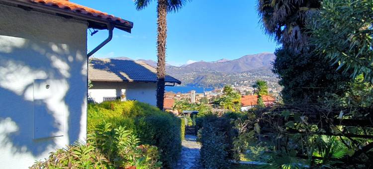 马焦雷湖畔度假屋带阳台(Holiday Home by Lake Maggiore with Balcony)图片
