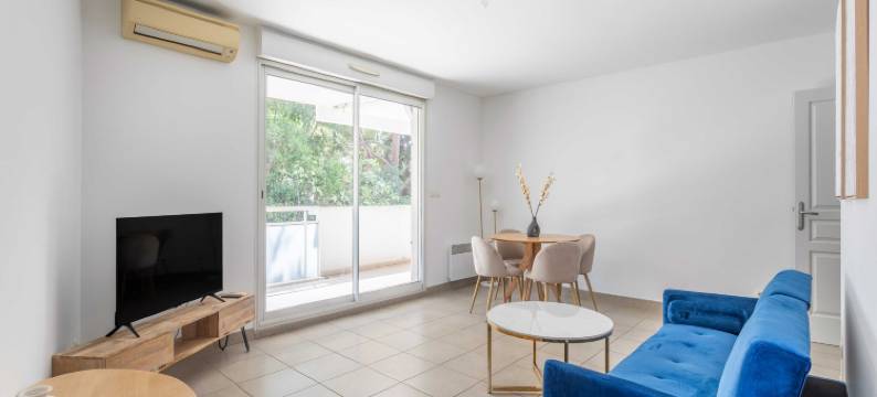 2 bedroom apartment with balcony 10th arr.图片