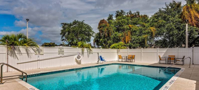 智选假日套房酒店马缨丹(Holiday Inn Express & Suites LANTANA by IHG)图片