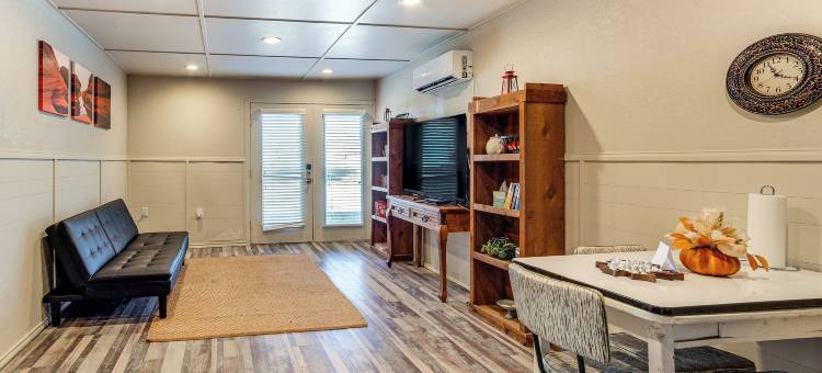 宁静的东德克萨斯度假屋！迈尼奥拉平房(Peaceful East Texas Retreat! Mineola Bungalow)图片