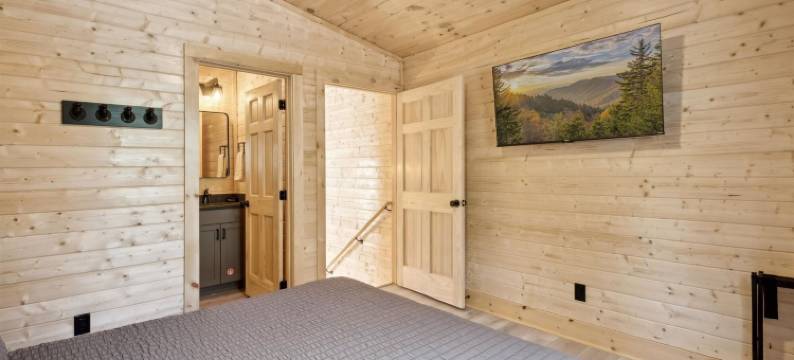 全新热水浴缸投斧火坑街机(Green & Black Bear Cabins by Beyond Expectations)图片