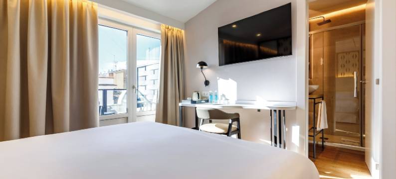 佩蒂特宫雷纳广场酒店(Petit Palace Plaza de la Reina)图片