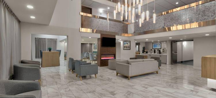 达拉斯I-35胡桃山道拉昆塔温德姆套房酒店(La Quinta Inn & Suites by Wyndham Dallas I-35 Walnut Hill Ln)图片