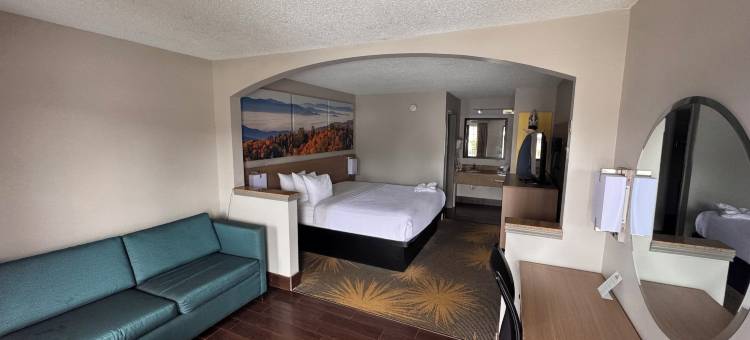 塔斯卡卢萨阿拉巴马大学戴斯套房酒店(Days Inn & Suites by Wyndham Tuscaloosa - Univ. of Alabama)图片