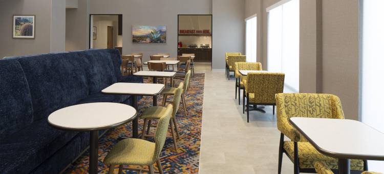 希尔顿欢朋酒店及套房巴克艾凤凰城(Hampton Inn & Suites by Hilton Buckeye Phoenix)图片
