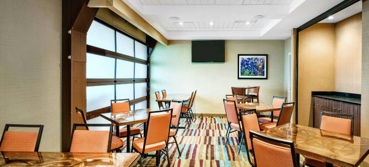 凡镇-坎顿地区万枫酒店及套房(Fairfield Inn & Suites Van Canton Area)图片