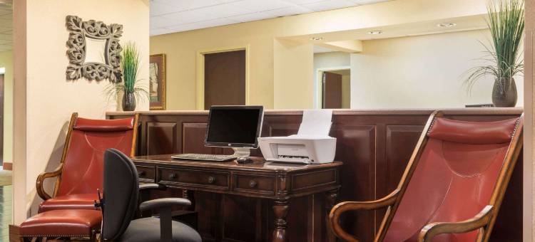 费耶特维尔呗盟套房酒店(Baymont by Wyndham Fayetteville)图片