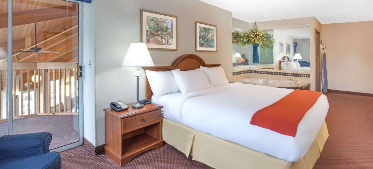 豪厄尔布莱顿温德姆呗盟酒店(Baymont by Wyndham Howell/Brighton)图片