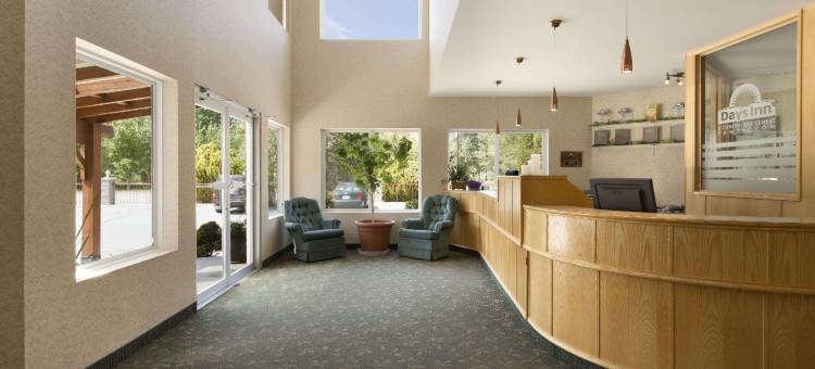 潘提顿戴斯酒店及会议中心(Days Inn by Wyndham Penticton Conference Centre)图片