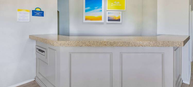 亨茨维尔戴斯套房酒店(Days Inn & Suites by Wyndham Huntsville)图片