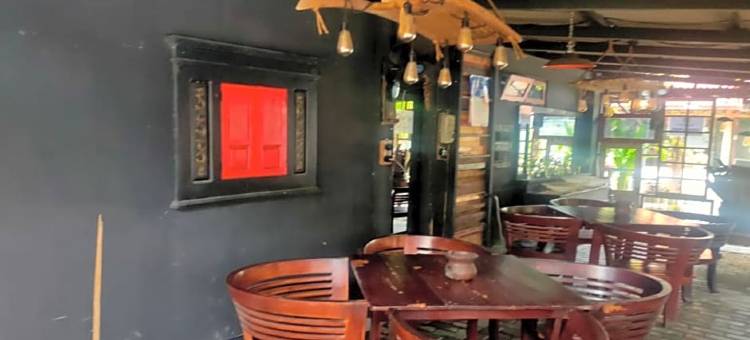 红多兹普拉斯酒店-近苏梅内普广场(RedDoorz Plus Near Alun Alun Sumenep)图片