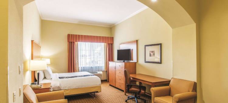 布里奇波特拉昆塔温德姆套房酒店(La Quinta Inn & Suites by Wyndham Bridgeport)图片