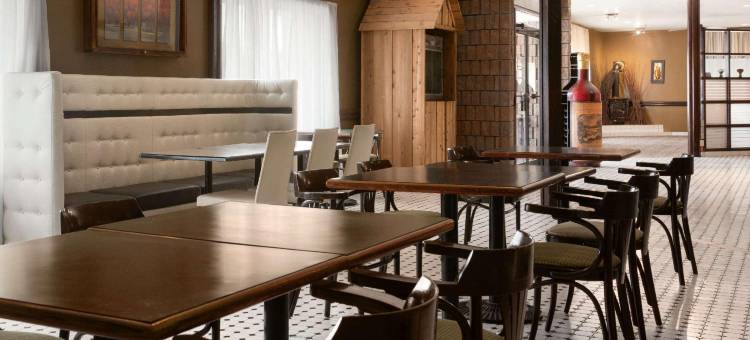 伦弗鲁温德姆戴斯酒店及会议中心(Days Inn by Wyndham Renfrew Conference Centre)图片