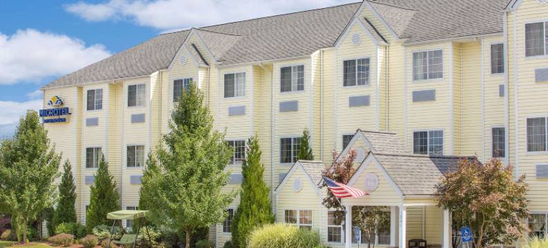 贝克利东温德姆麦客达套房酒店(Microtel Inn & Suites by Wyndham Beckley East)图片