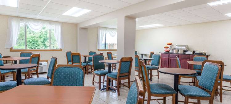 安哥拉-弗里蒙特地区华美达酒店(Ramada by Wyndham Angola/Fremont Area)图片